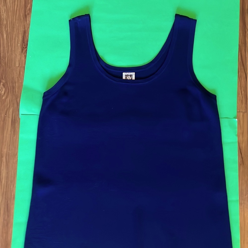 ANNE KLEIN Womens light pullover style vest. Very navy blue
